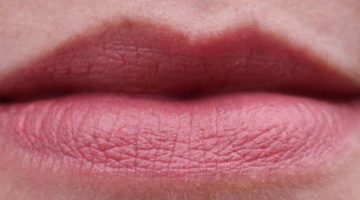 Twist-up matt lips