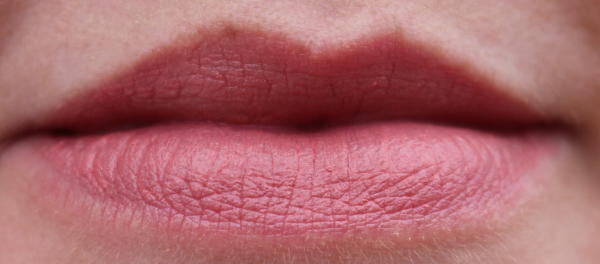Twist-up matt lips