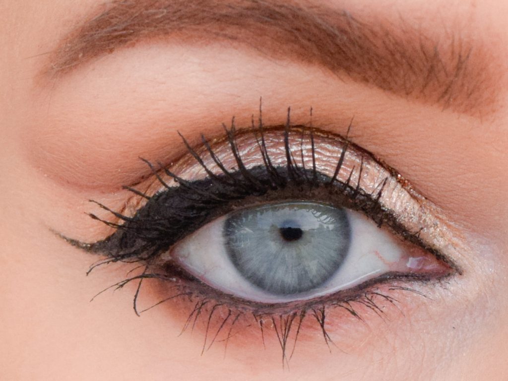 eotd glitter cut crease