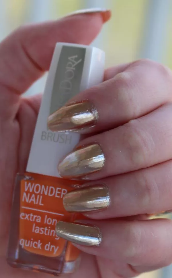 Jämförelse - IsaDora Chrome Nails och What's up nails Chrome Powder - Daisy Beauty Jämförelse - IsaDora Chrome Nails och What's up nails Chrome Powder - Daisy Beauty