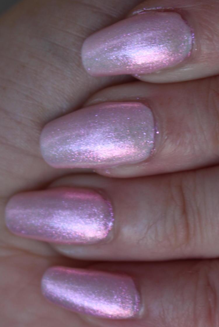 IsaDora Nail Glow 