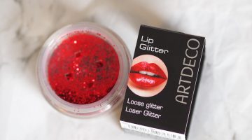 Lip glitter