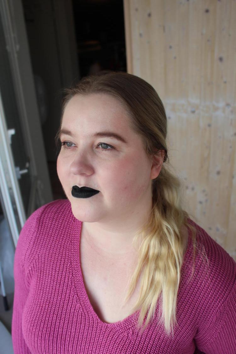 Black moon Cosmetics Glamour Ghoul