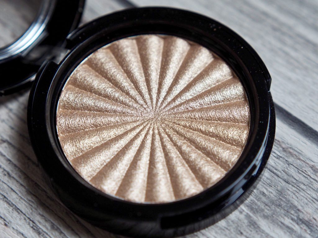 Pasadena och Glow Goals från Ofra