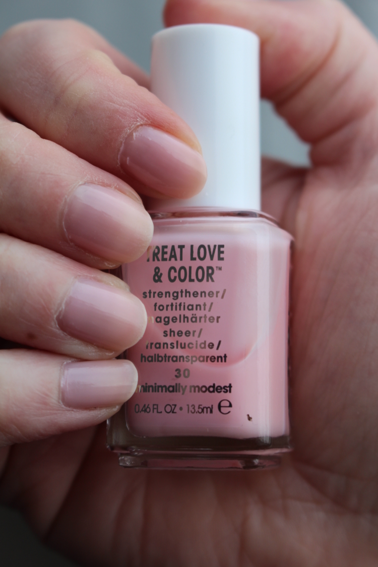 Minimally Nylackat Modest Color Daisy Beauty 30 and Love Treat, - inför veckan: Essie