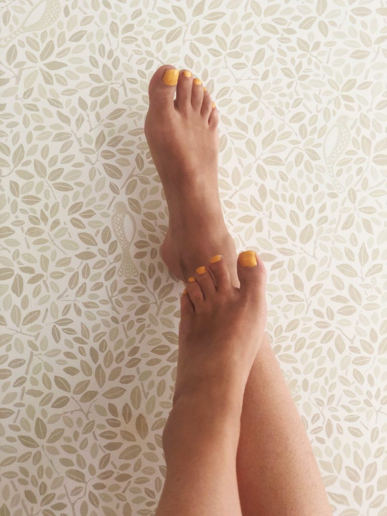 gult fötterna