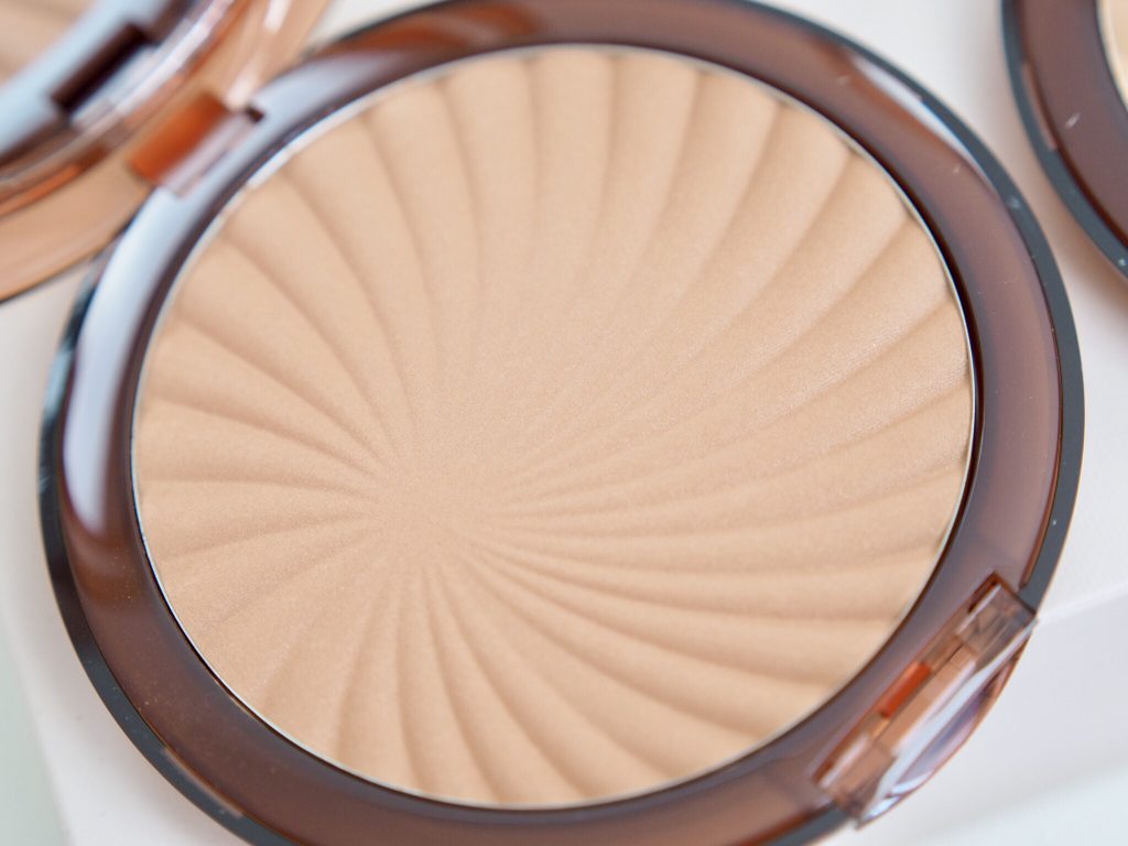 Fejka solbrännan med bronzer