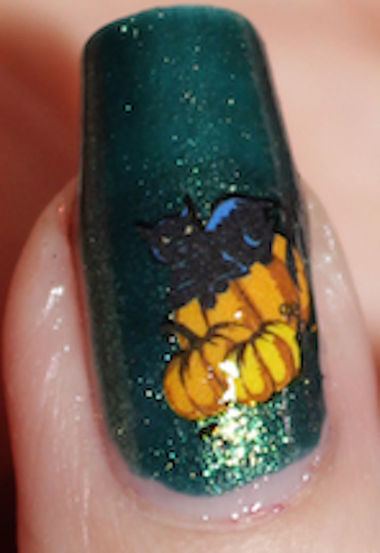NOTD med lack från China Glaze Halloween kollektion Daisy Beauty
