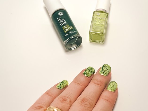 För ett tag sedan gjorde jag en grönskande nageldesign med hjälp av nail stamping. Riktigt somrigt och fint tycker jag. Grönt är skönt.