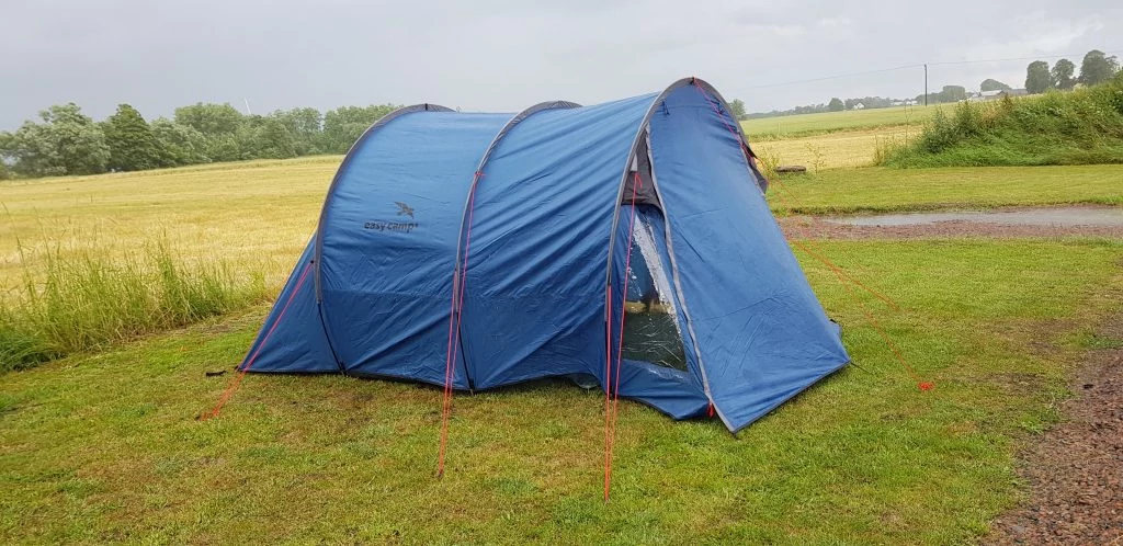 Lyxig tältsemester med blåst och regn Daisy Beauty Lyxig tältsemester med blåst och regn Daisy Beauty