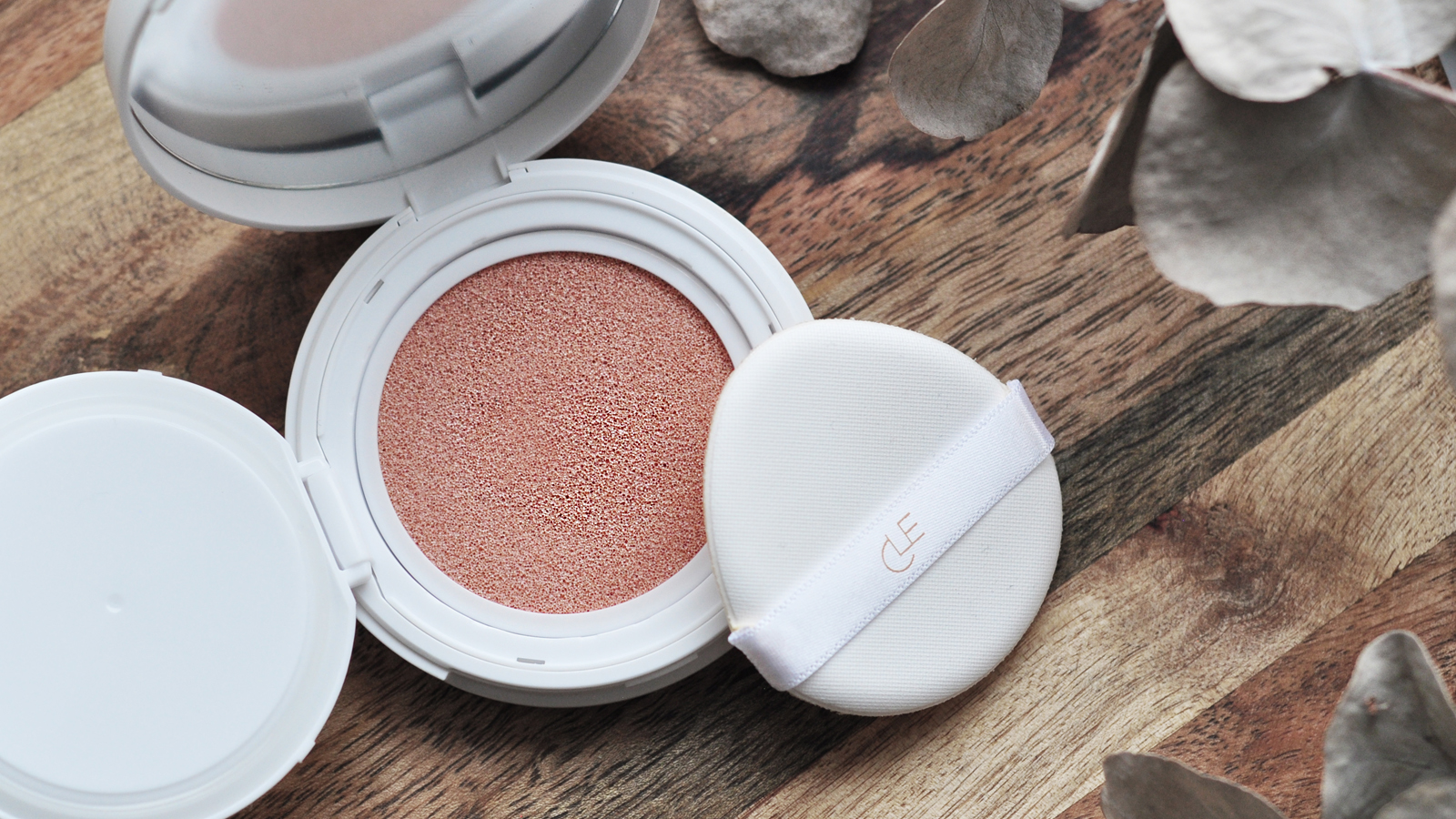 CLE Essence Moonlighter Cushion