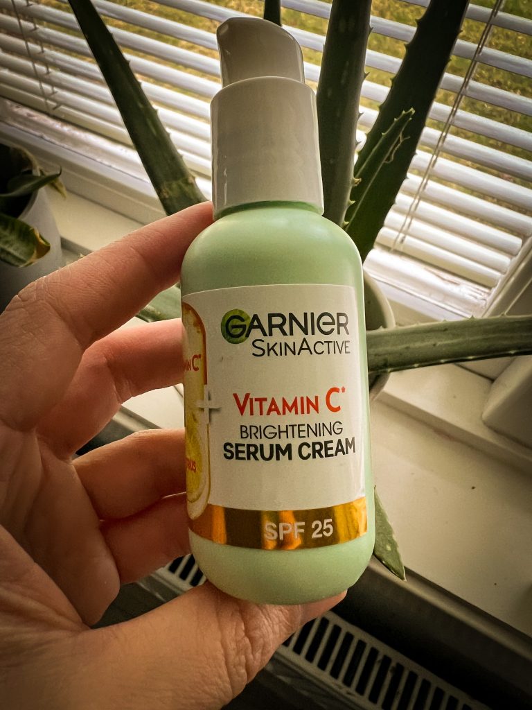 Garnier skinactive Vitamin C Brightening & Glow Boosting Serum Cream