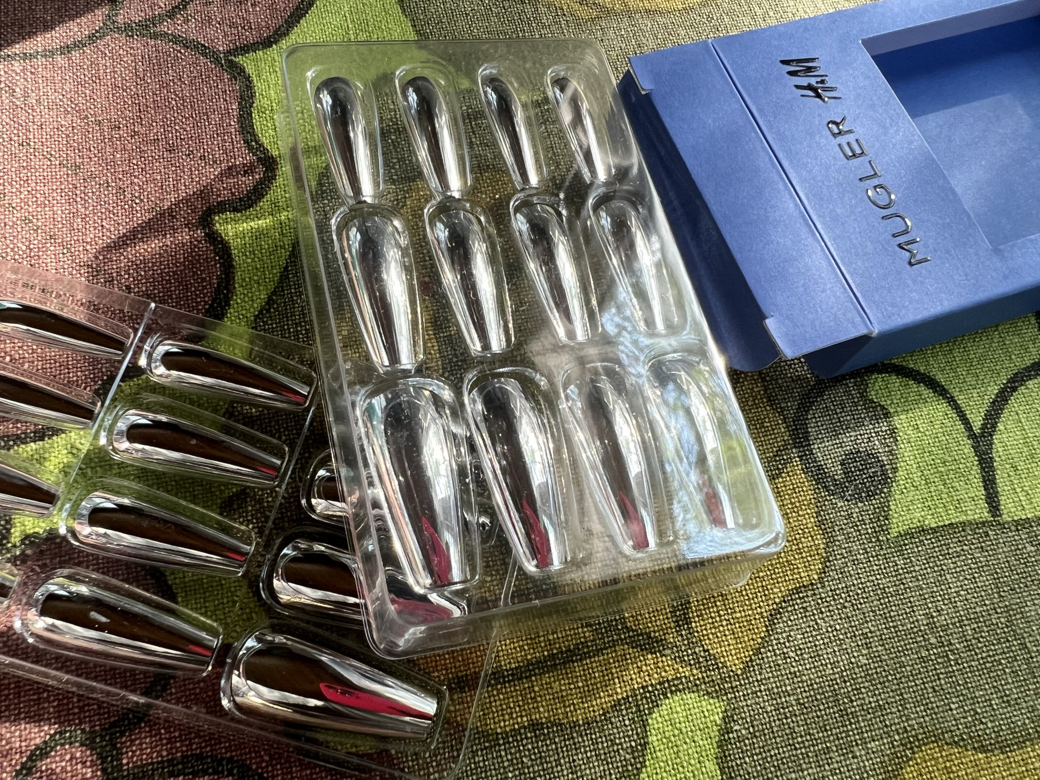 H&M x Thierry Mugler Press On Nails, 149 kr/24 st.