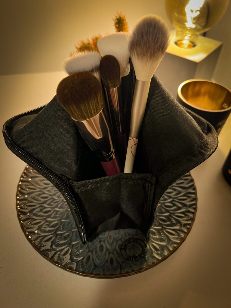 Make the make brush bag