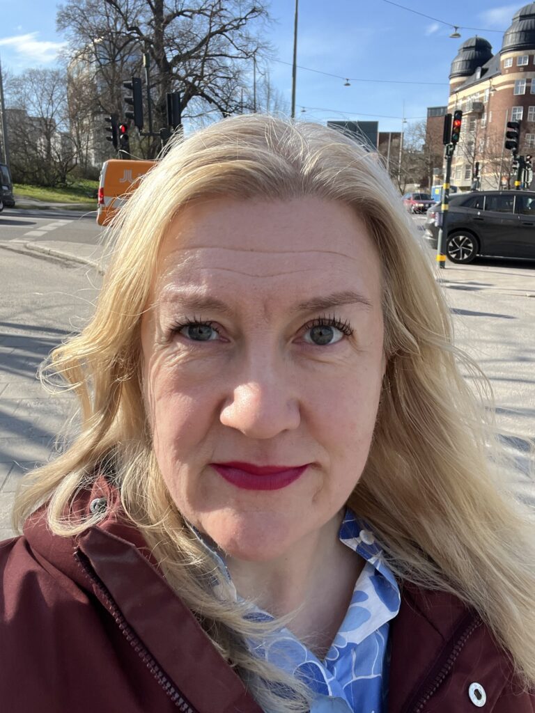 Starkt rosa läppar från Charlotte Tilbury, Ciaté och Iris Apfel - Daisy ...