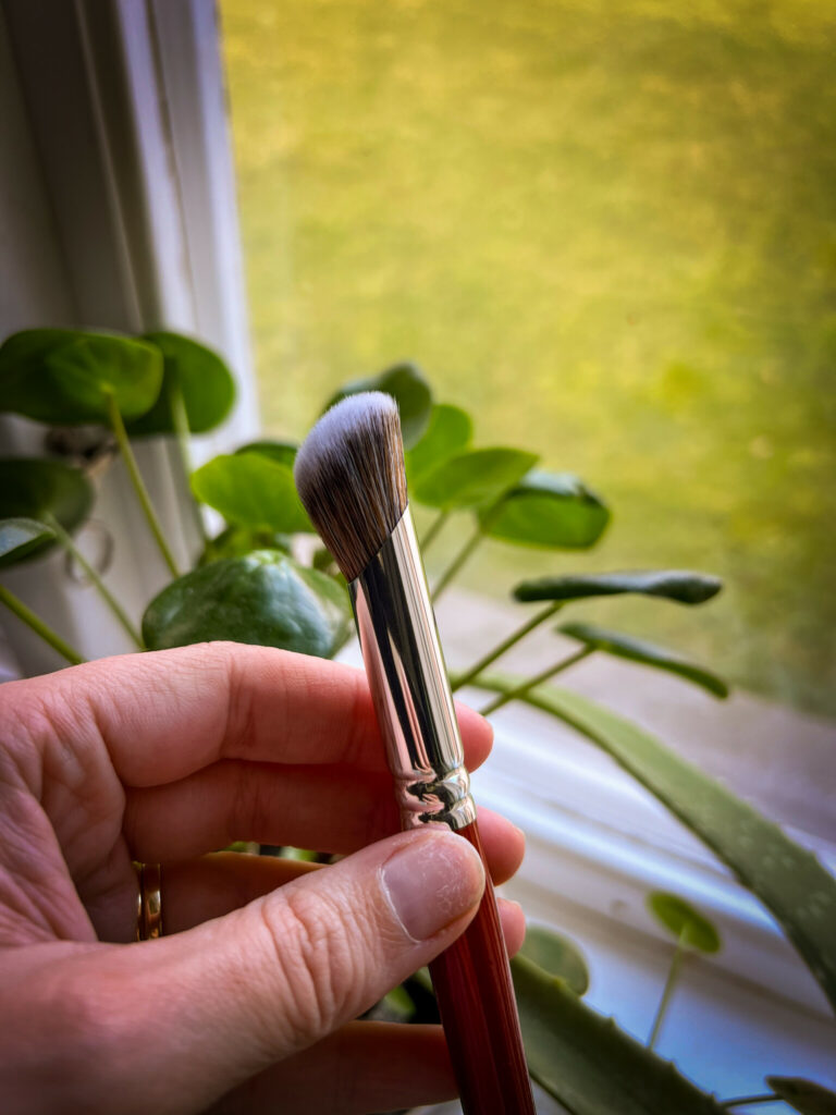 Duroy angled concealer brush