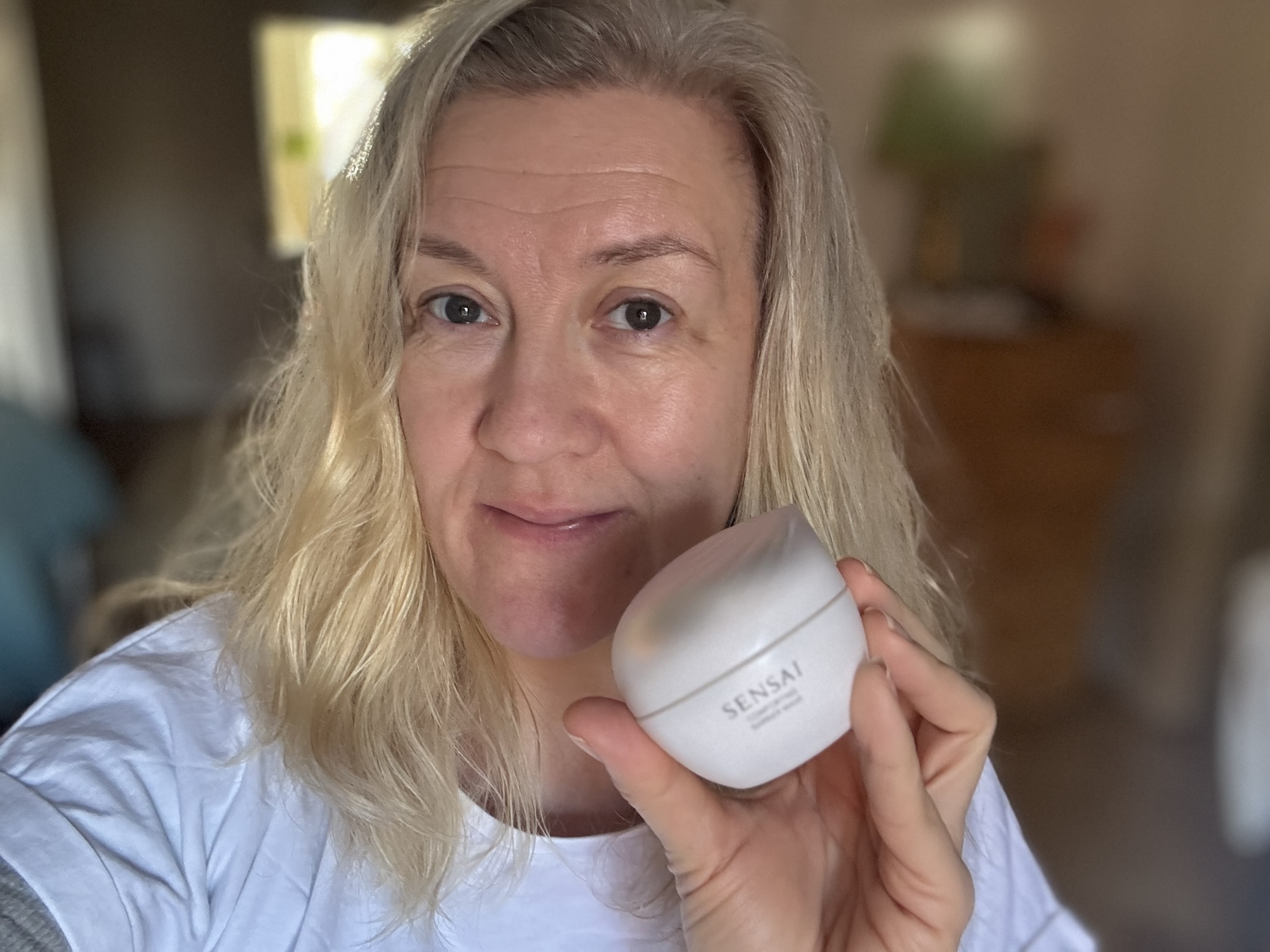 ansiktsmask som bygger upp hudens barriär