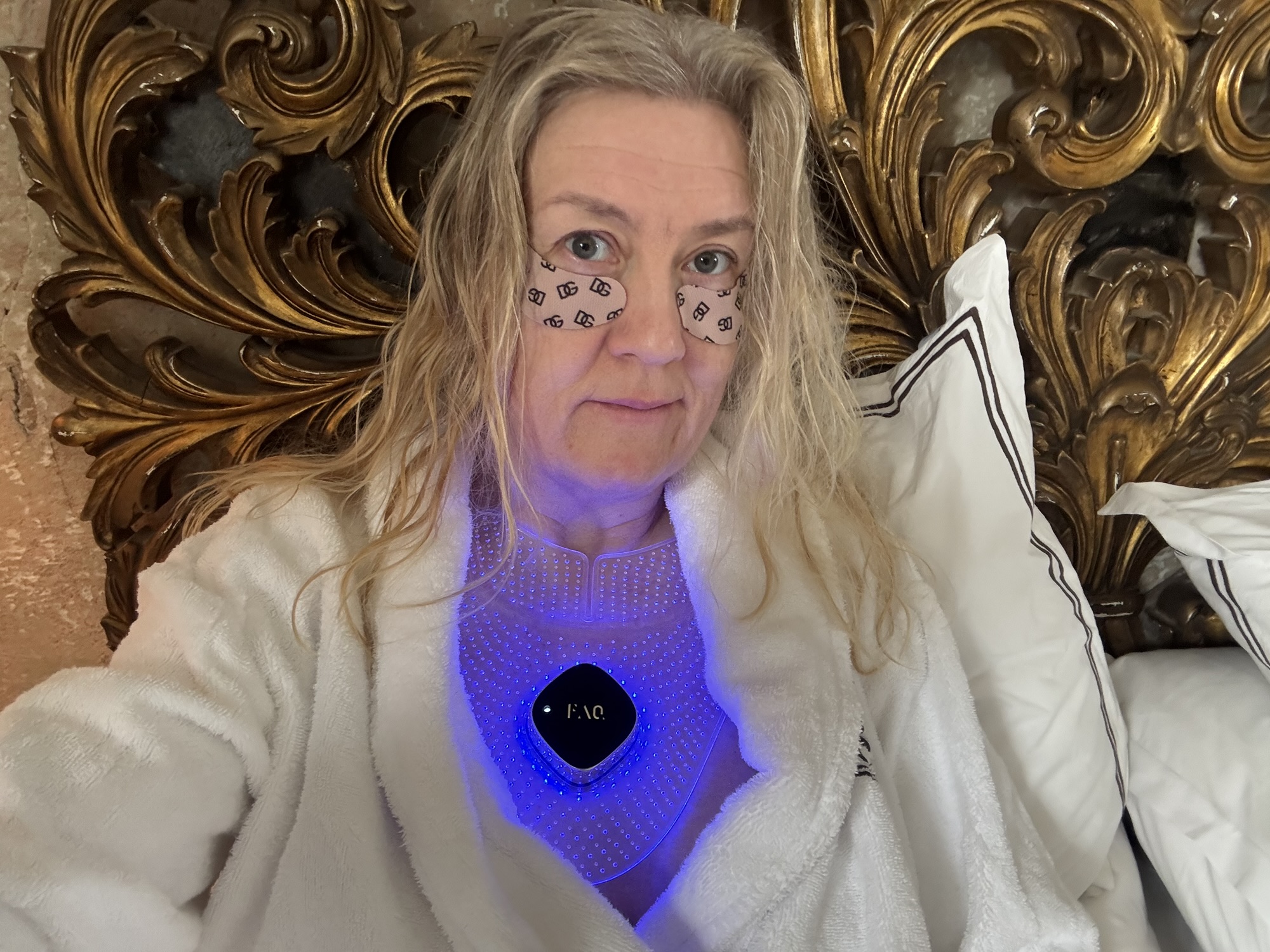 Led-ljus för hemmabruk i form av FAQ 211 LED Neck & Décolleté Mask