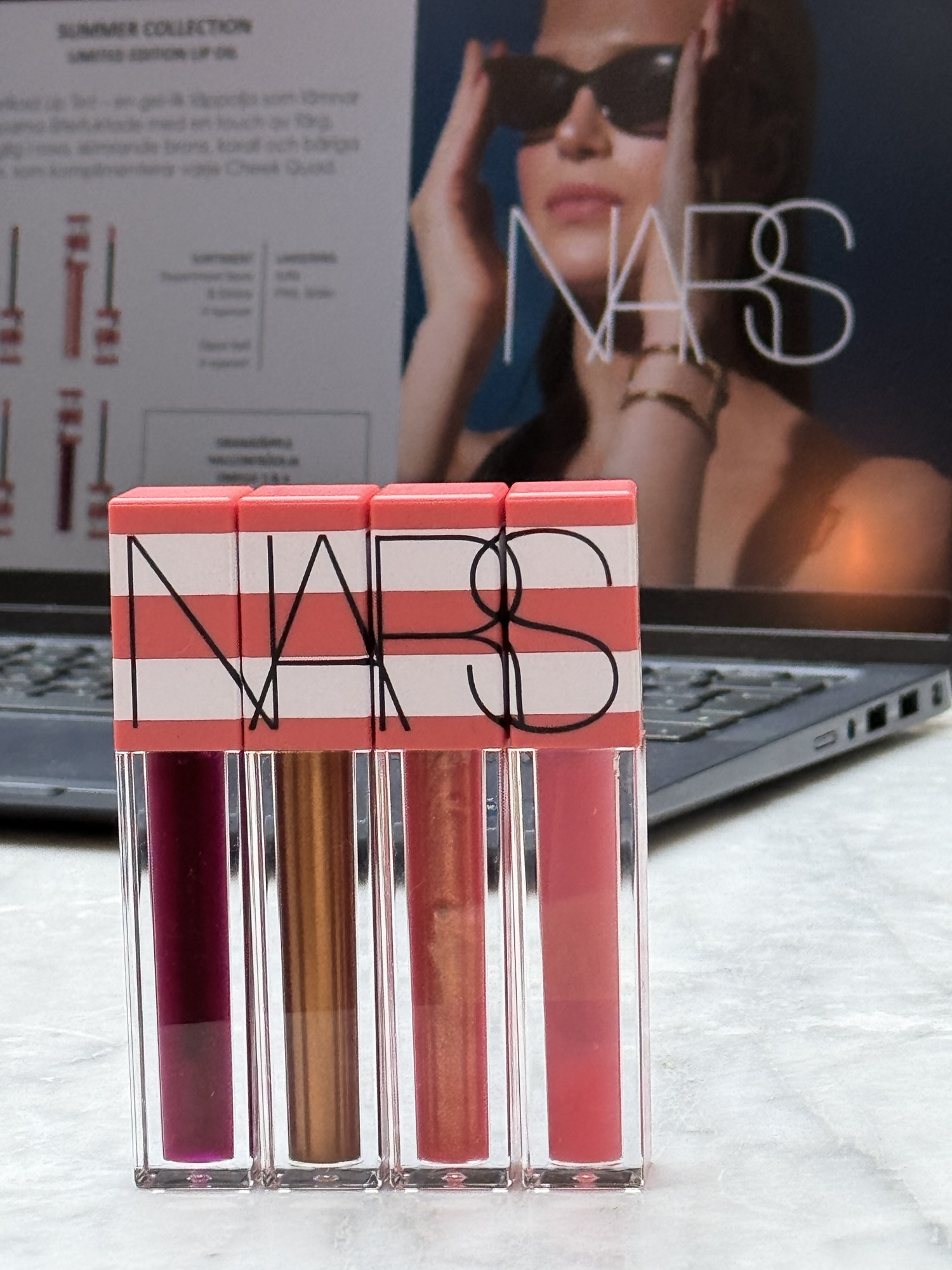 Lip-oils från Nars sommarkollektion 2025 The Hot Escape