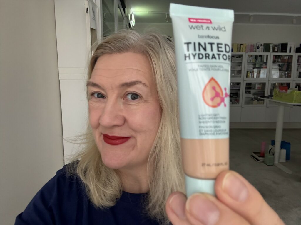 Wet'n Wild Barefocus tinted hydrator är en billig foundation med matt finish